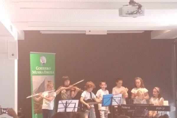 Musika eskolako emanaldia 